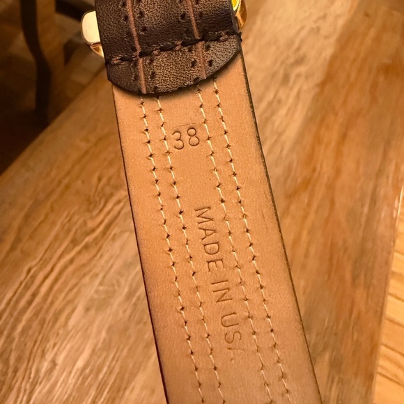 Elegant Brown and Gold Leather Bag with Decorative Stitching - Picture 2 of 4